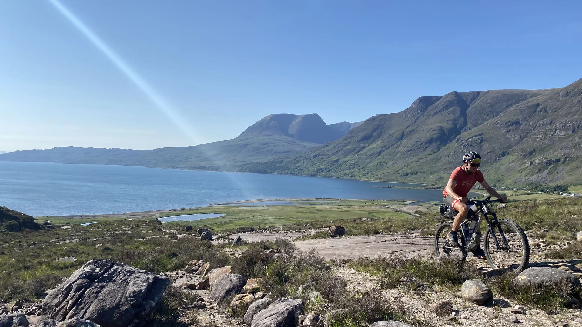 À vélo dans les Highlands, entre lac et montagnes